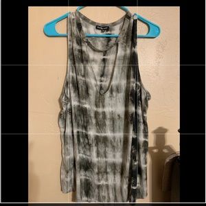 Tank top with long slit